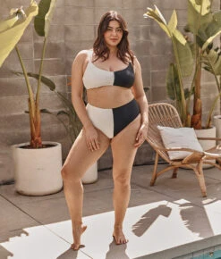 The Split Wanderlust Bikini Top - Sea Urchin & White Sand 7 The Split Wanderlust Bikini Top - Sea Urchin & White Sand -Summer Salt Swim Store 2 ModelBack 851adcba 412f 4e3b adb7 7b5e22046890