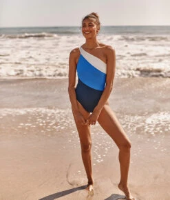 The Sidestroke - Deep Sea & Hydrangea & White Sand -Summer Salt Swim Store 3 ModelFullBody e08e2624 eb0a 466c b69c 012651587b6f