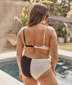 The Split Wanderlust Bikini Top - Sea Urchin & White Sand 9 The Split Wanderlust Bikini Top - Sea Urchin & White Sand -Summer Salt Swim Store 4 ModelDetail 7c2f945b 7554 4b47 8e1e 095eaeb06a13